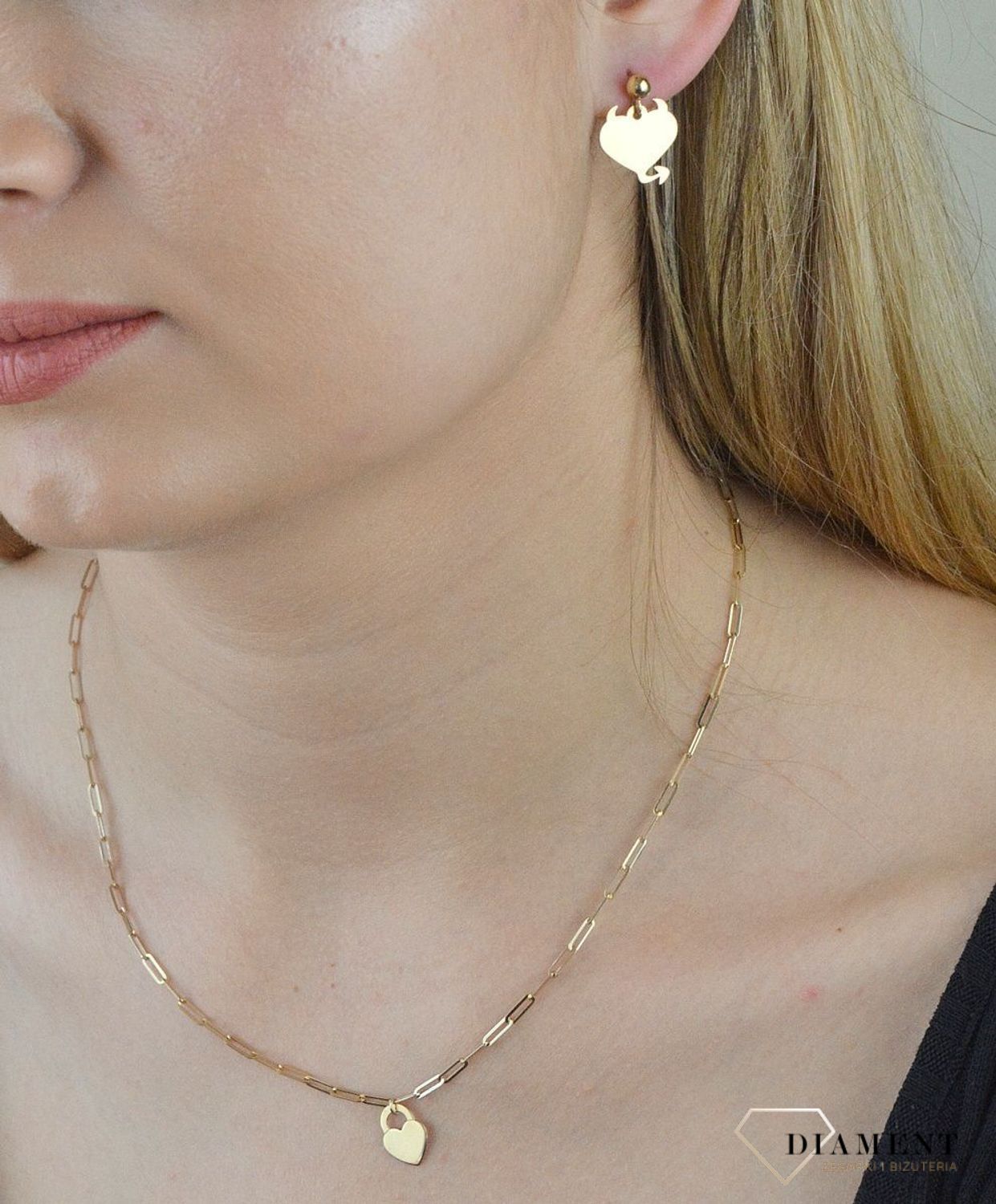 Kolczyki złote próby 585 serca wiszące diabełki KL 3022. Kolczyki złote próby 585 serca wiszące KL 3022 . Eleganckie, złote kolczyki z ozdobnym wiszącym elementem w kształcie serca. Kolczyki zapinane na wygodny sztyft..jpg